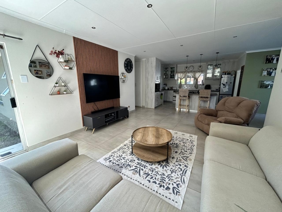 5 Bedroom Property for Sale in Sunrise On Sea Eastern Cape